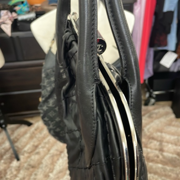 Leather Chanel tote - Picture 7 of 9